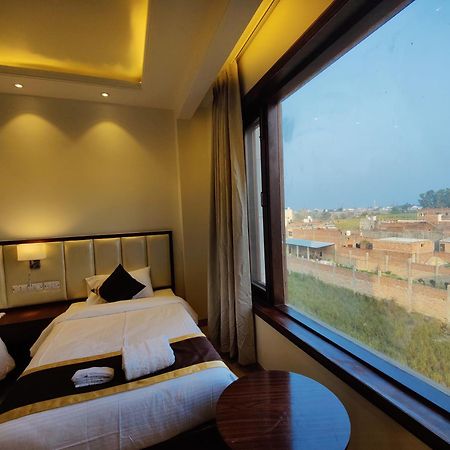 Mds Royal Resort Tulsipur Екстериор снимка