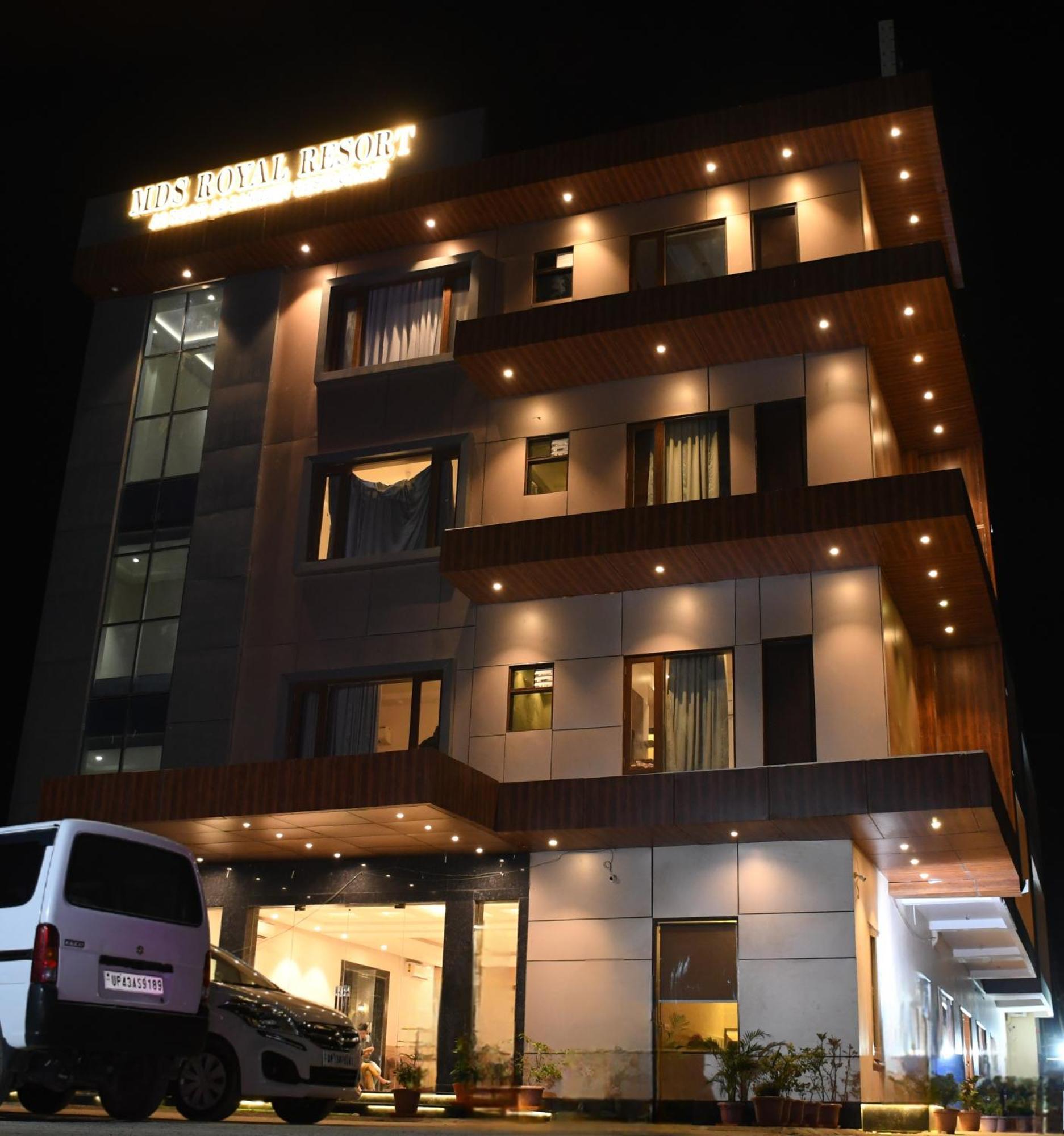 Mds Royal Resort Tulsipur Екстериор снимка